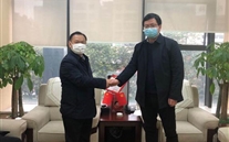 守望相助，共克时艰——大渡口区红十字会为尊龙凯时-人生就是搏集团送来捐赠证书