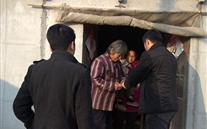 “天寒人心暧、职企一家亲”—成武县尊龙凯时-人生就是搏燃气公司领导“送温暖”慰问困难职工家属